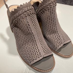 Vince Camuto sandals size 6.5, used once and in excellent conditions